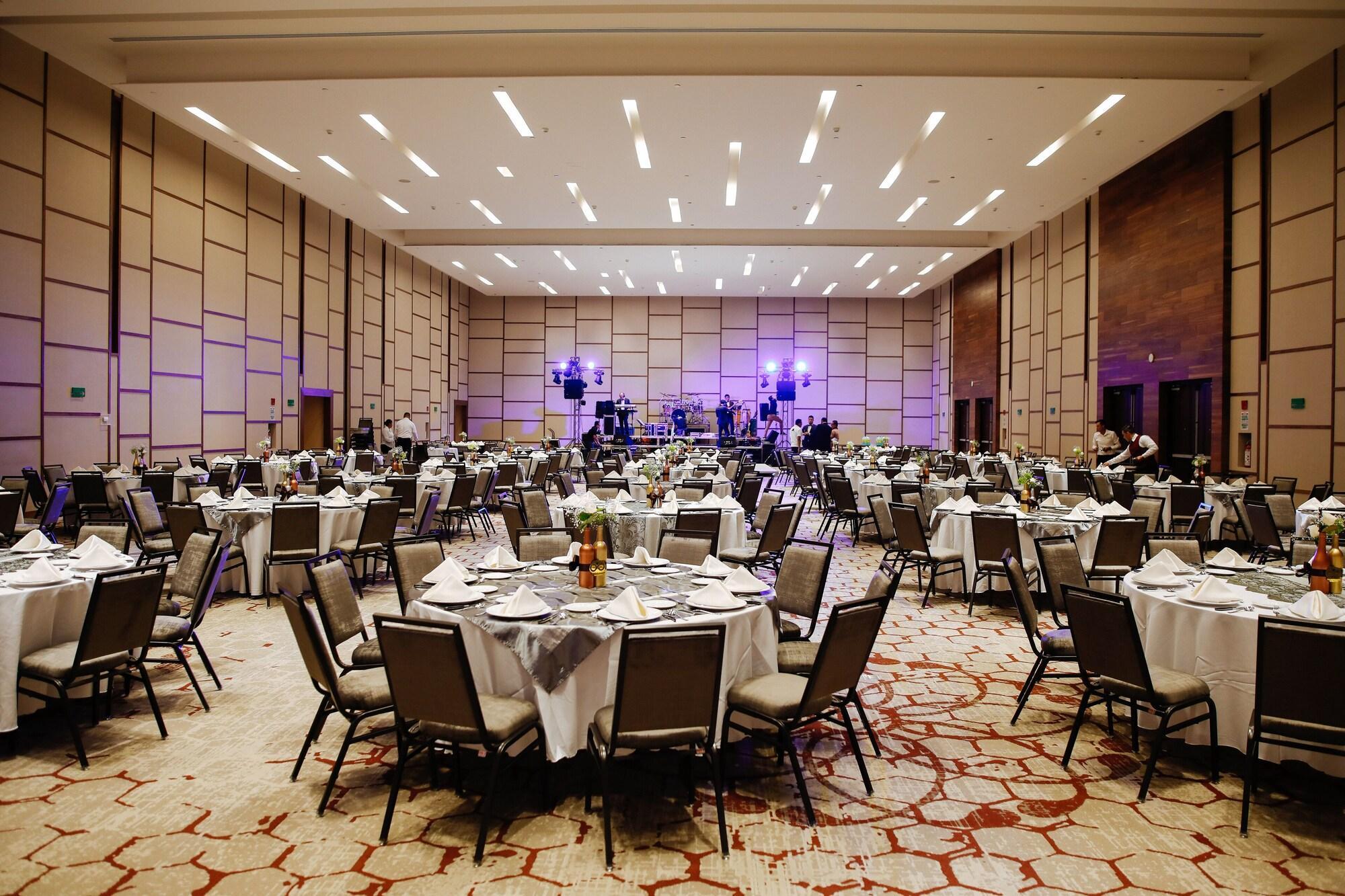 Doubletree By Hilton Celaya Celaya  Luaran gambar