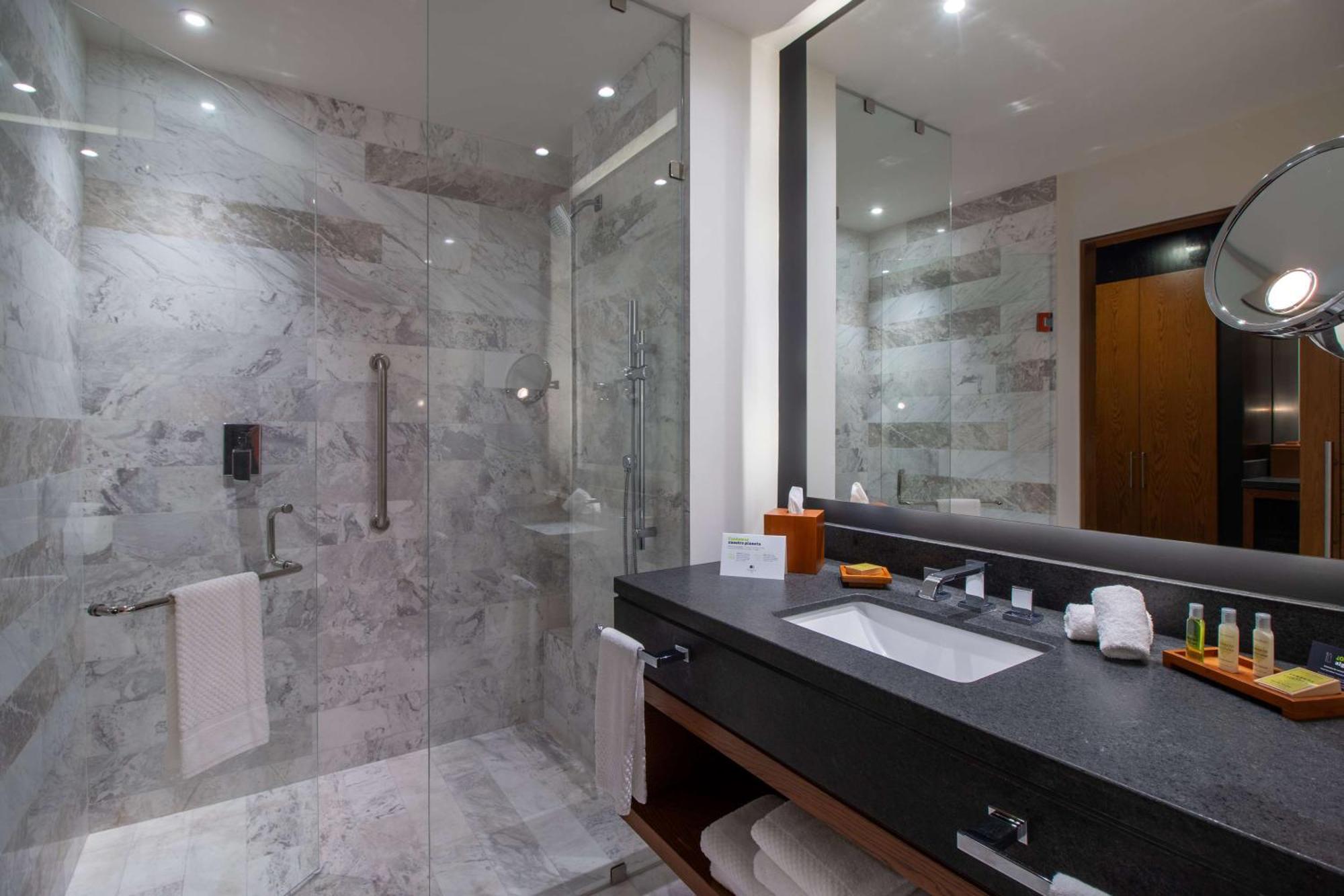 Doubletree By Hilton Celaya Celaya  Luaran gambar